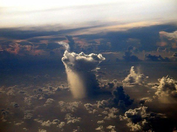 来自万米高空的雨 
