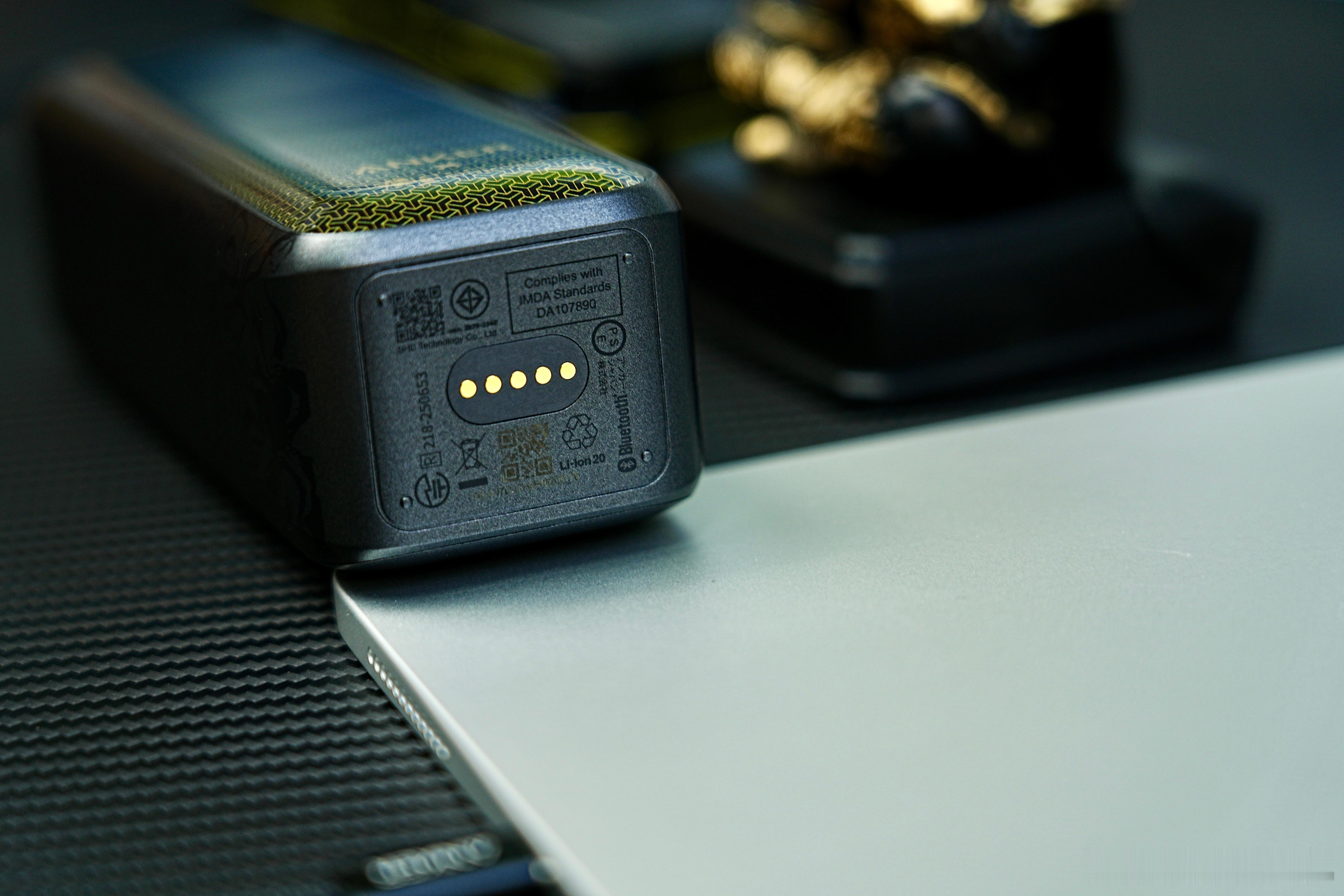 ANKER如意棒充电宝满血上手大家有没有跟我一样，出差需要带笔记本和一堆手机出门