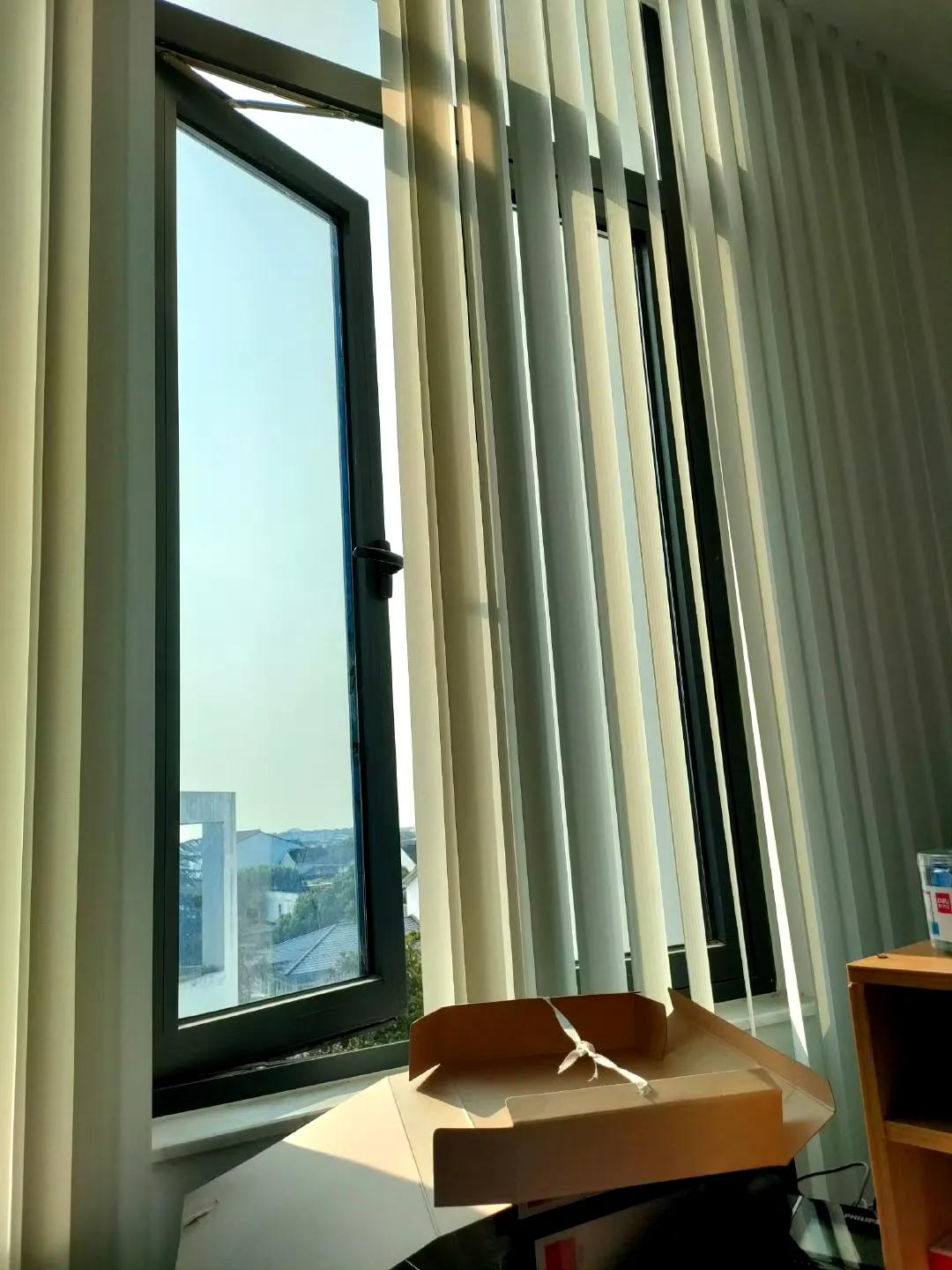 节后上班好烦呀！心情真郁闷。

不想上班，想回家睡觉。