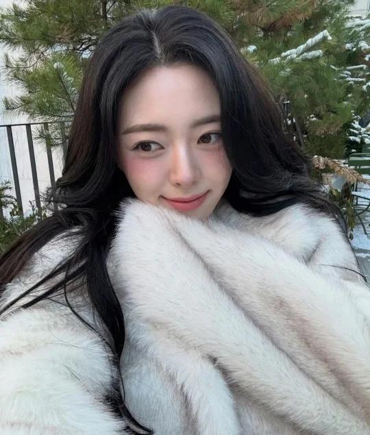 申有娜IG更新｜我爱上了冬天❄️
【251205】kpop itzy yuna 