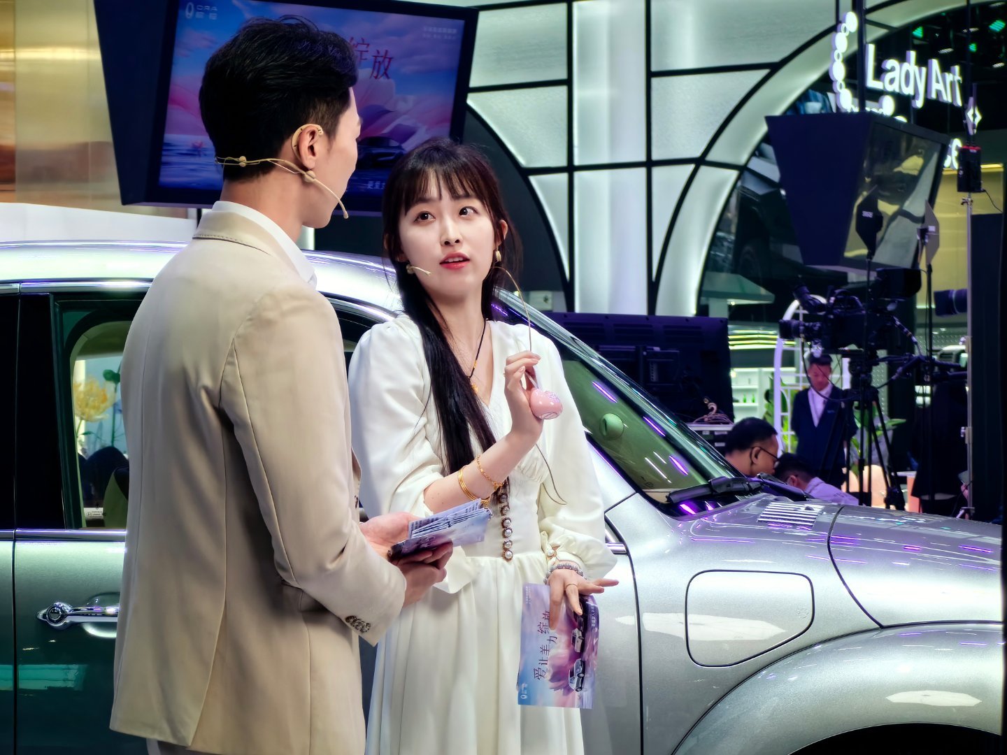 欧拉应该是车展上，为数不多完全为女性定制的展台了，为女性倾力打造的品牌，在长城系