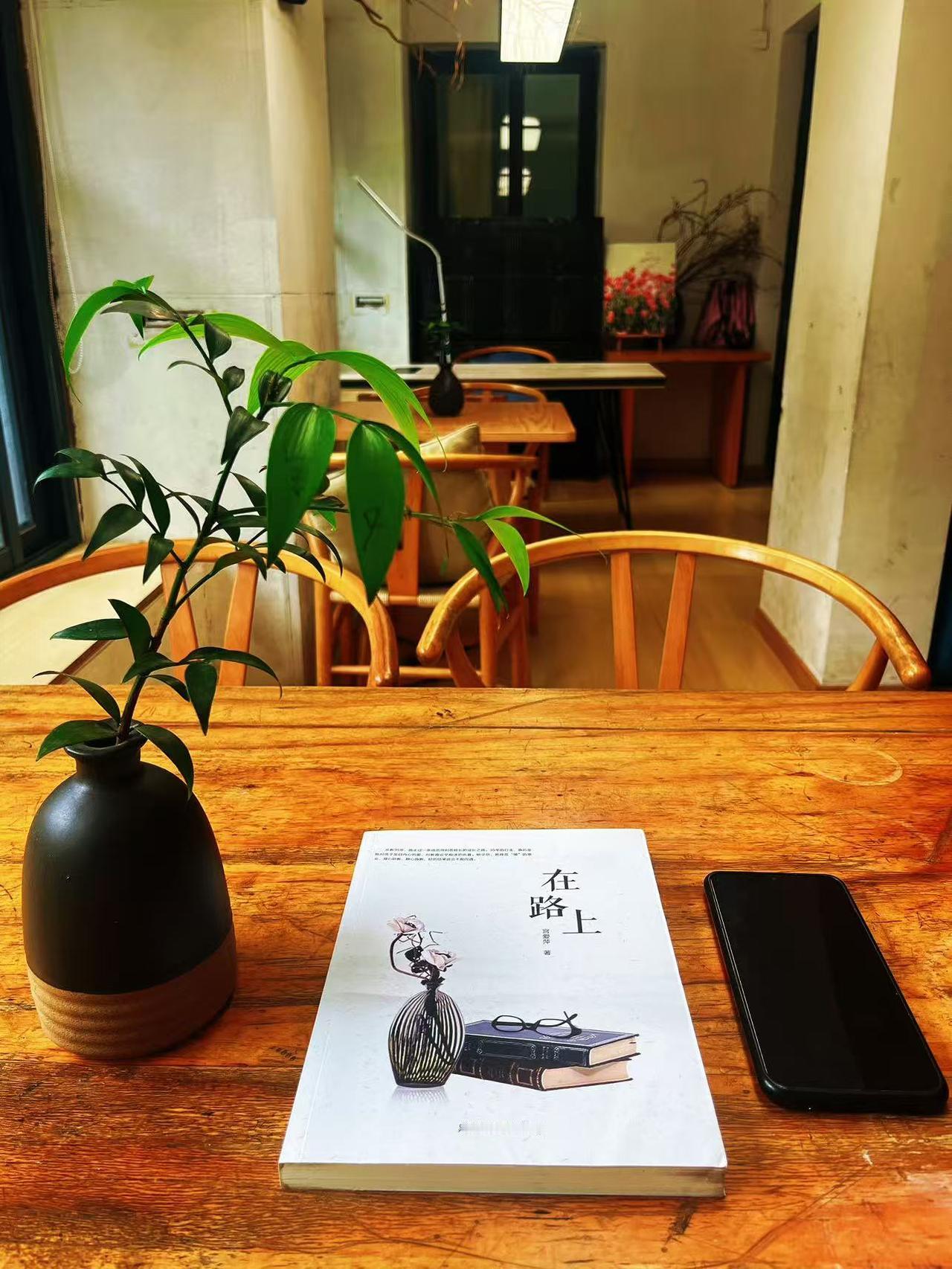 社会最大的谎言：
​1，结婚前你可以谈无数个朋友，没人管。结婚后，却只能一个，不