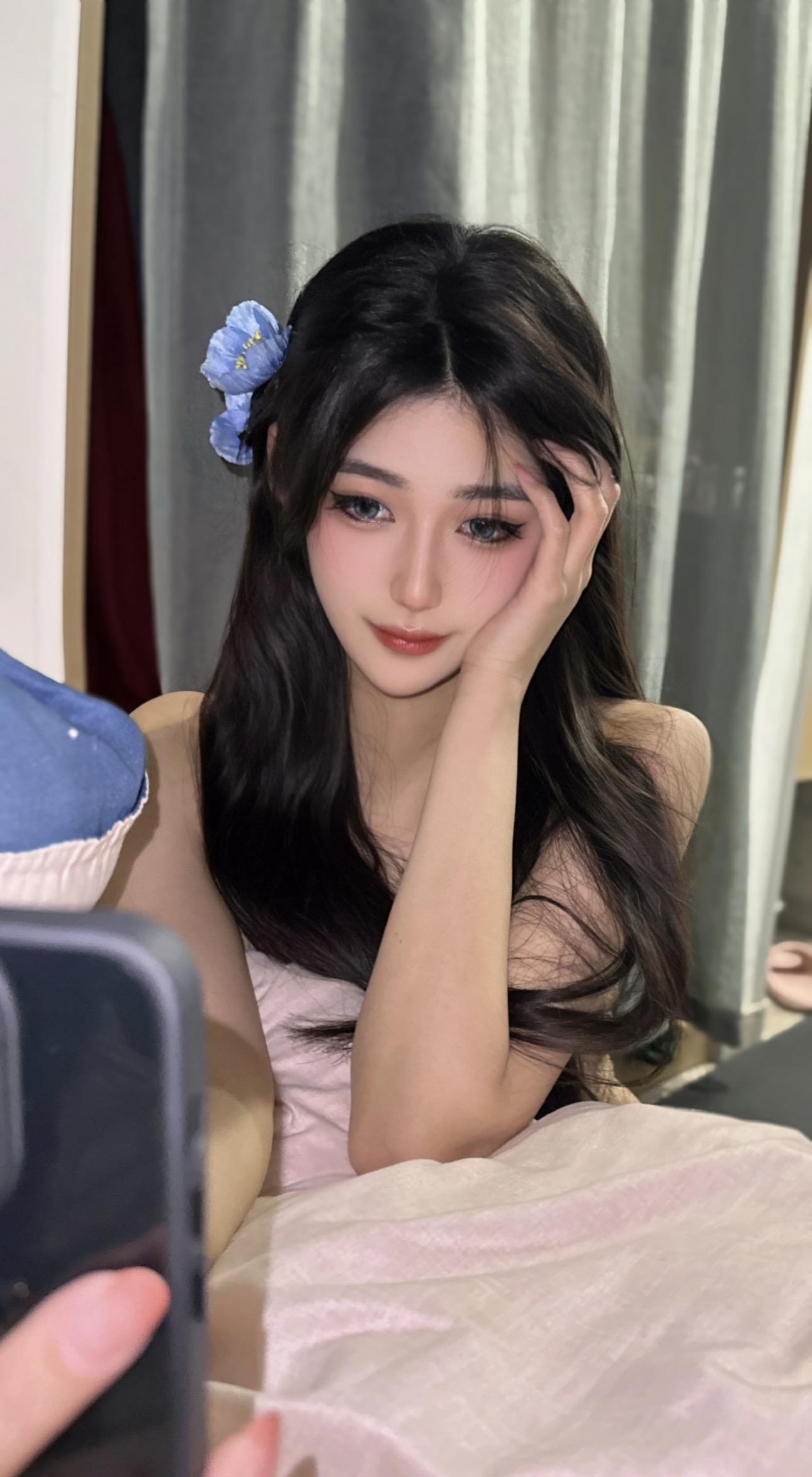 我本就明媚 在鲜花和爱里长大