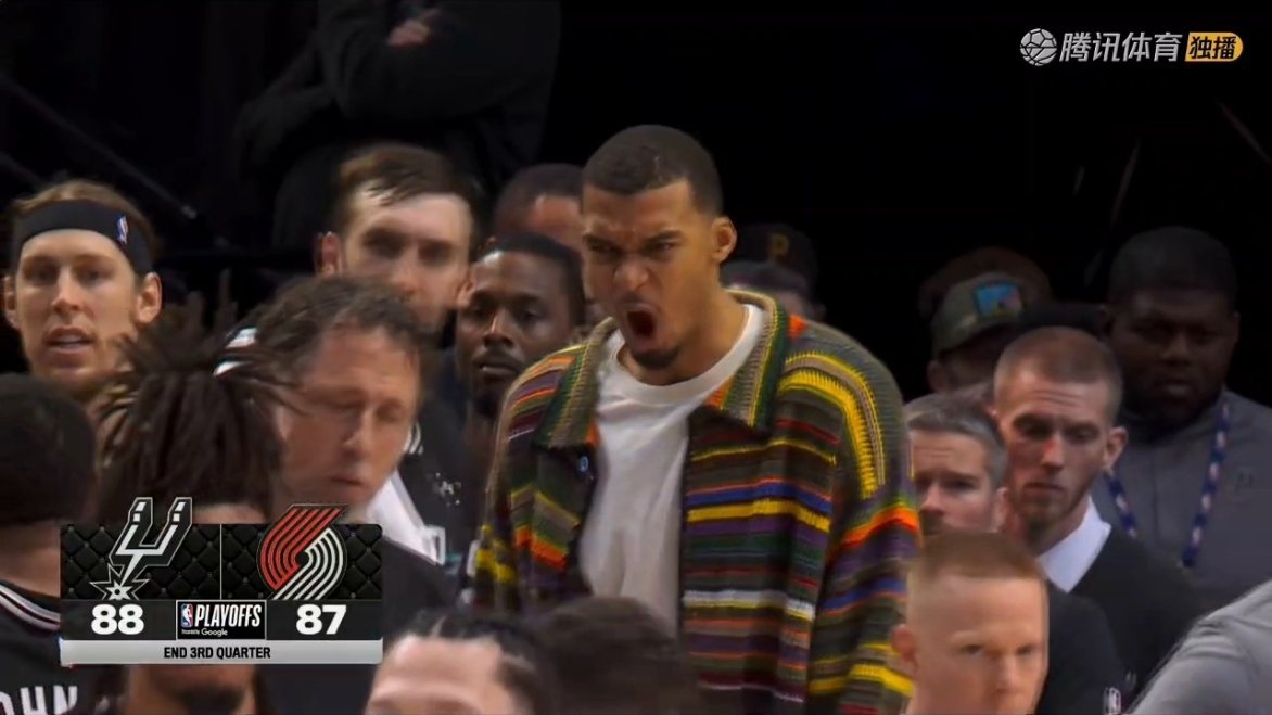 三节结束，马刺88-87反超开拓者，一度落后15分马刺vs开拓者