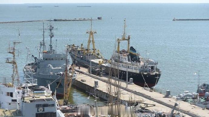 【俄罗斯导弹持续打击乌克兰海上军事基础设施】
俄罗斯国防部通报称：“俄武装力量正