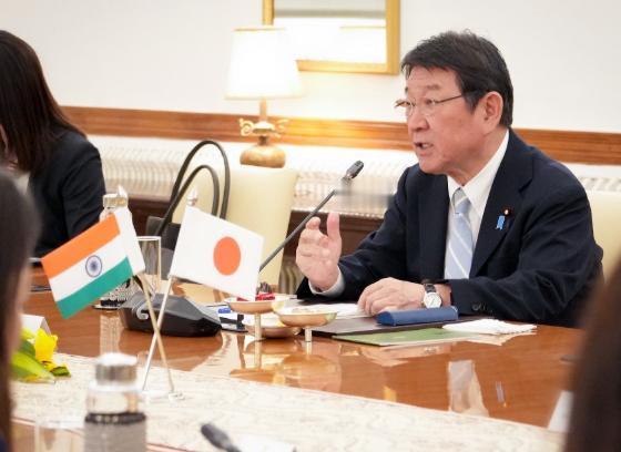 热脸贴了冷屁股，日本外相访印归来满脸失望！当地时间5月27日，日本外相茂木敏充深