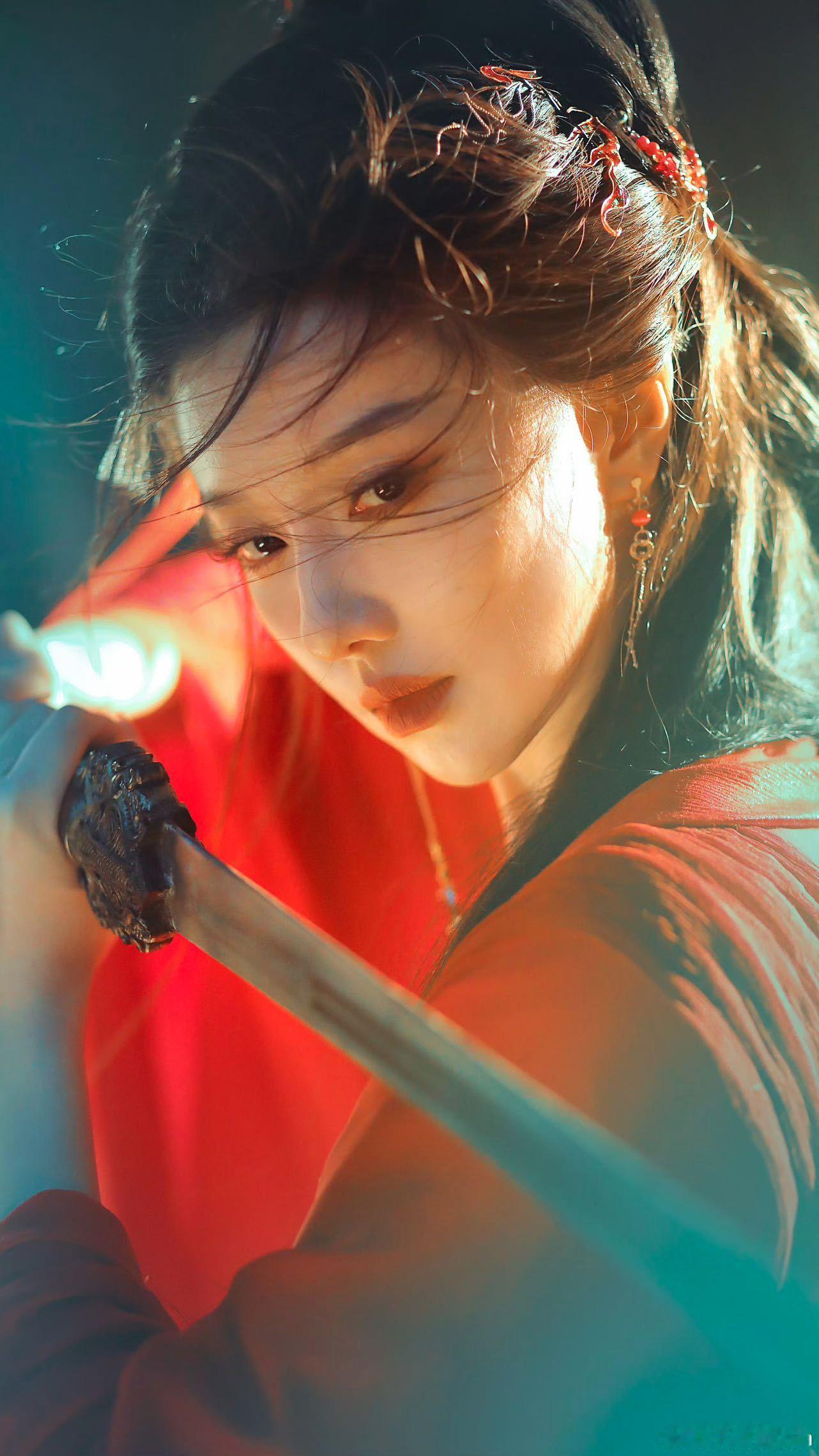 王鹤润红衣好有江湖侠气王鹤润竹林红衣女剑客谁能拒绝王鹤润的红衣侠女啊！看这组竹林