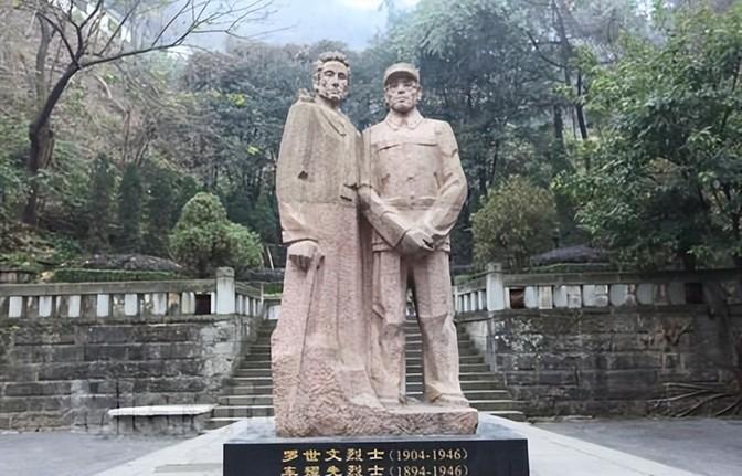 1923年，车耀先被敌人打碎颅骨，战友以为他死了，就把他丢进弹坑，就地掩埋，不料