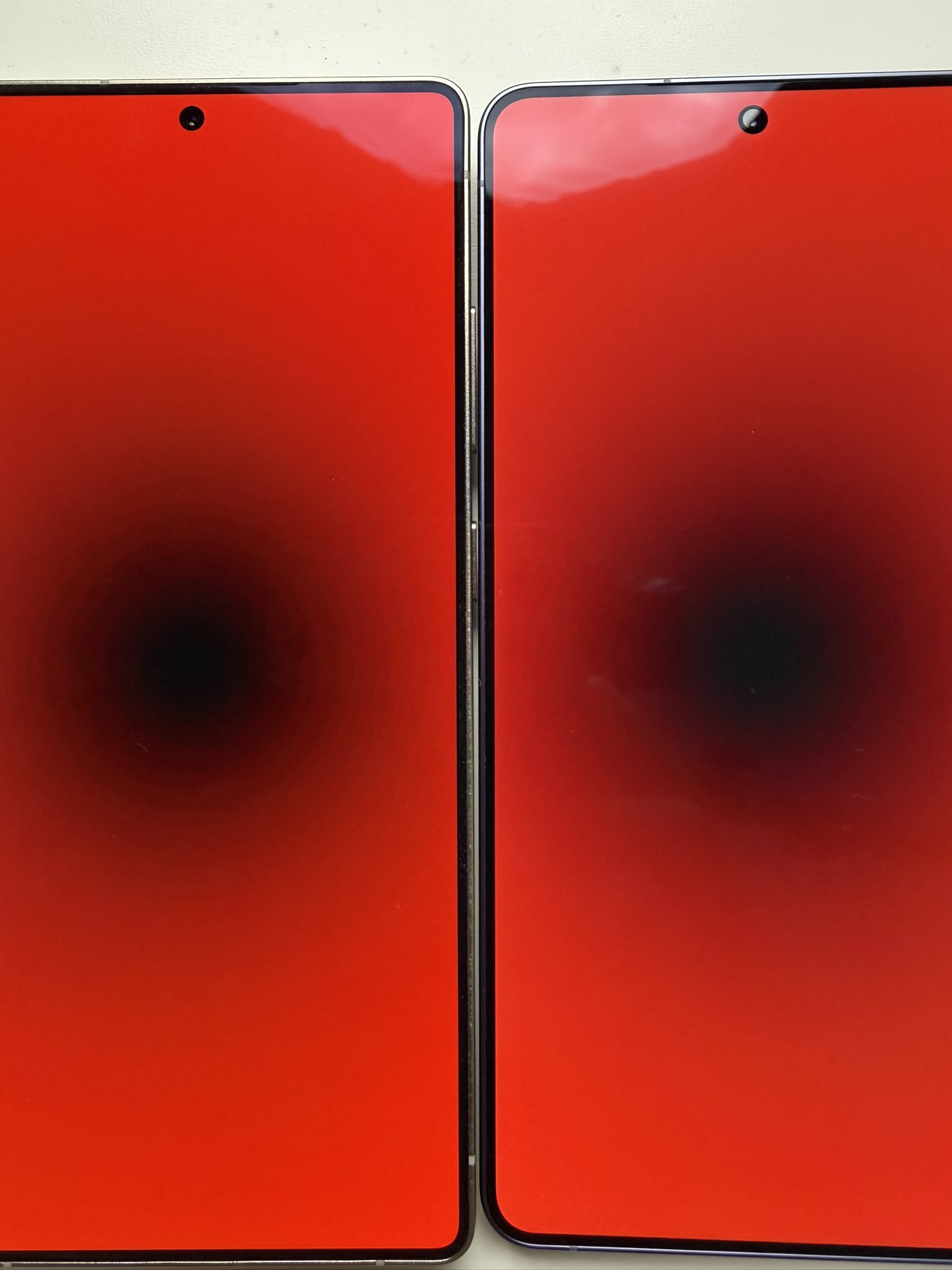 相同的条件下，S26 Ultra 的断层稍微好一点点 