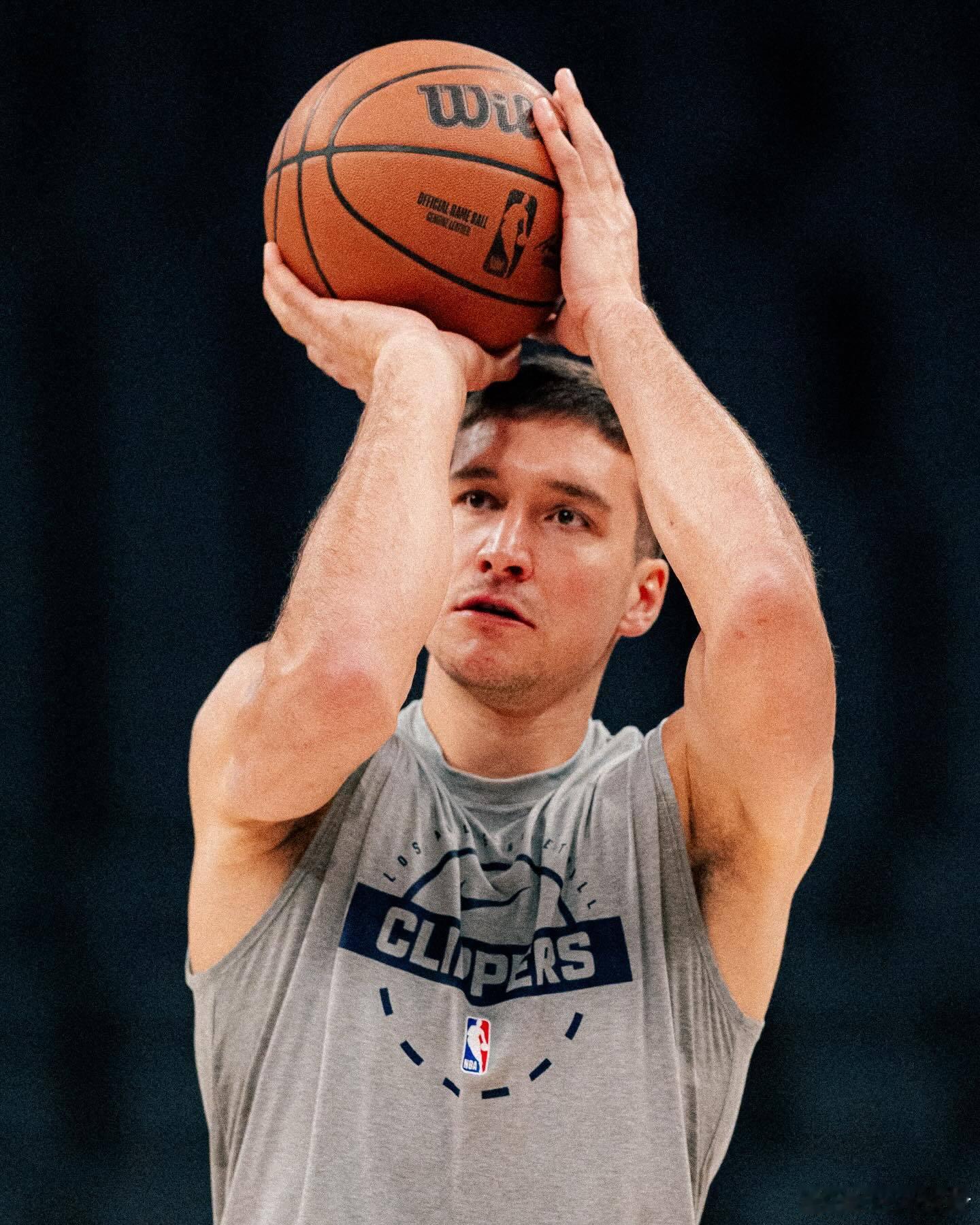 今天是持球大核，小卡！ 