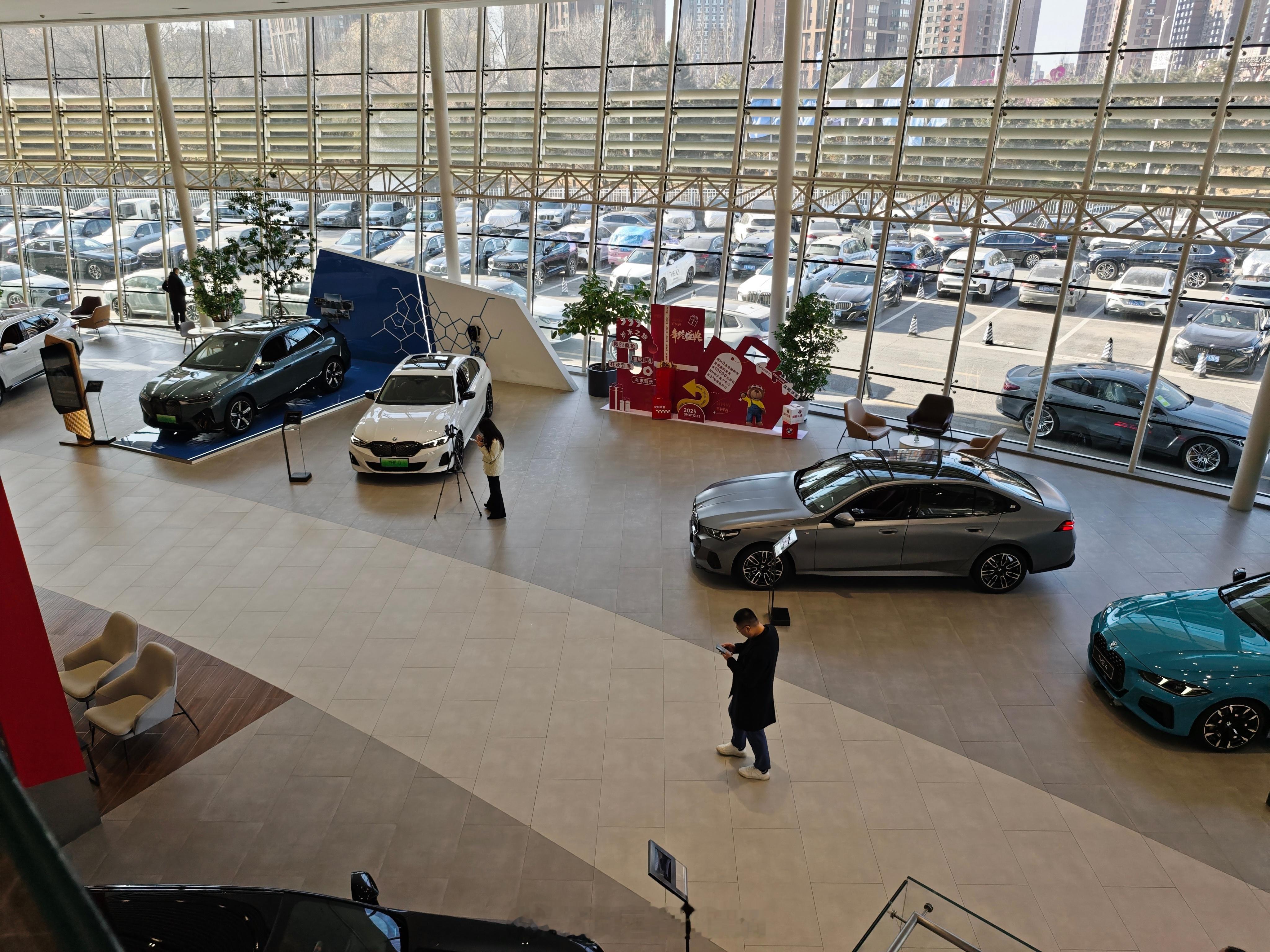 原来4s店黄了，整个集团都黄了。换了个店。好像每隔几天都能听见身边有公司黄了。 