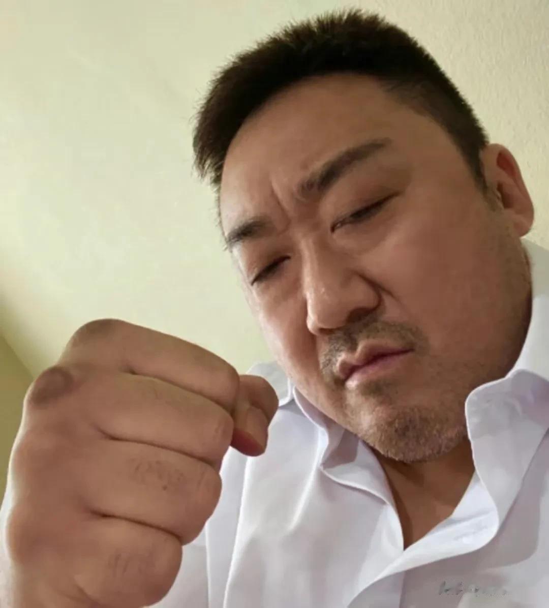 如果你是外卖小哥，以下哪个客户头像让你送餐一分钟都不敢迟到？[泪奔]

说说看[