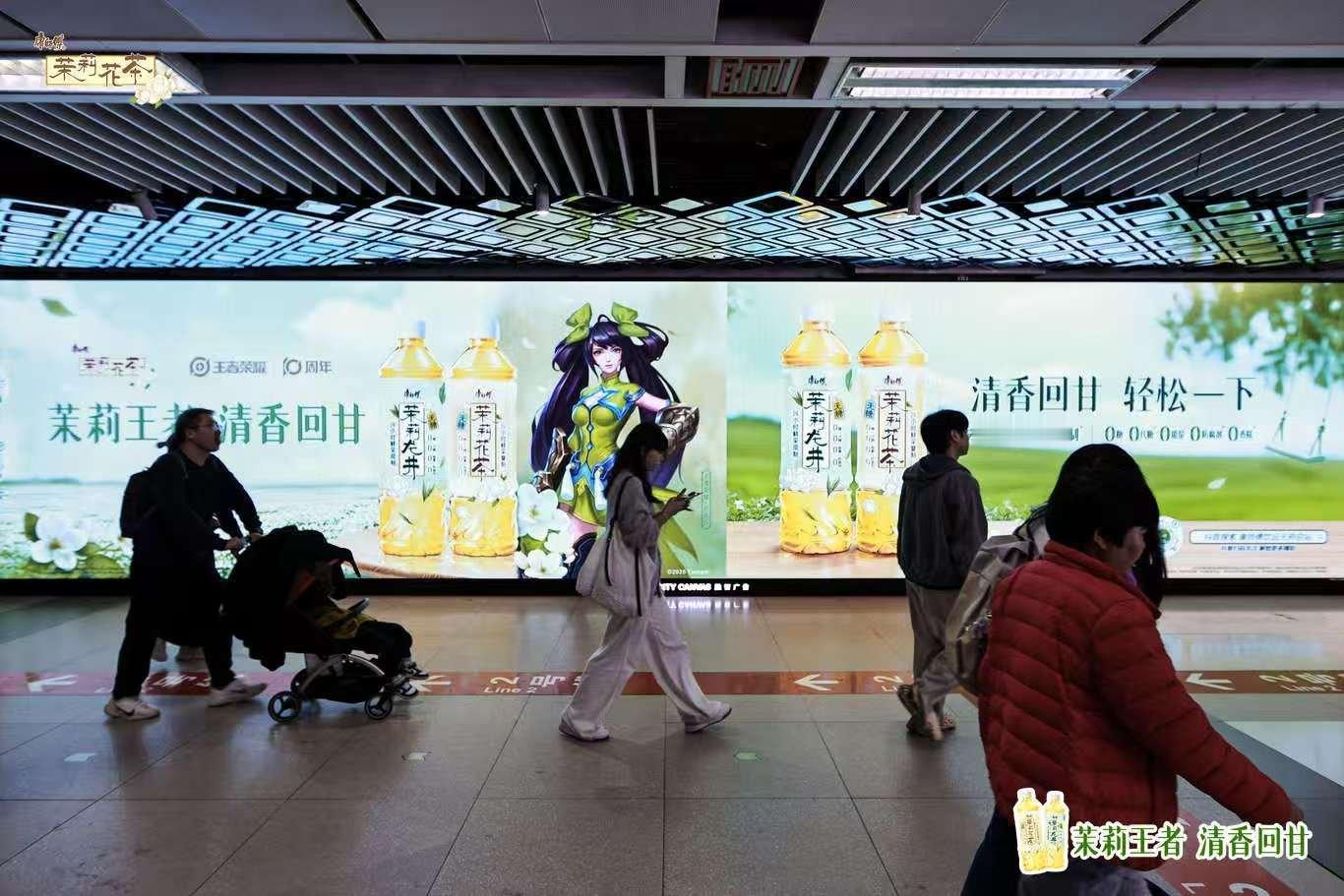 带领队友逆风翻盘推爆水晶，成就感直接拉满！随手拿起的康师傅茉莉花茶，居然是王者荣