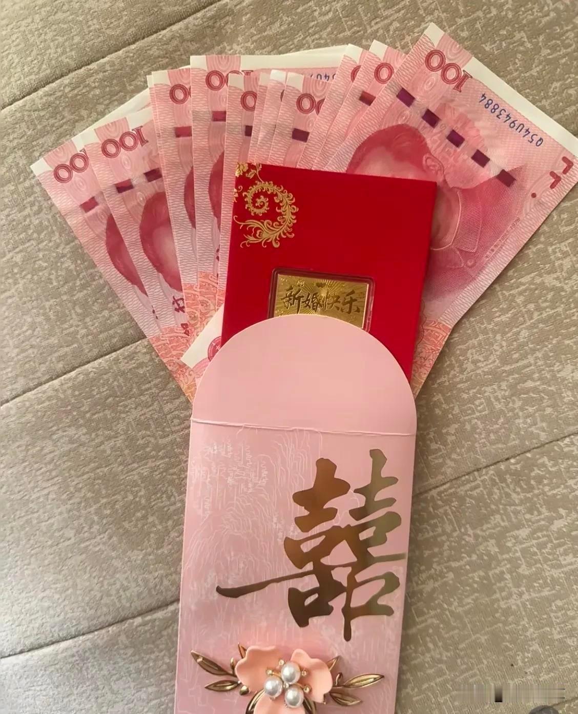 随礼的等级。

可真把人情照着价目表来算，反而容易把自己套进去。邻居一百、同事两