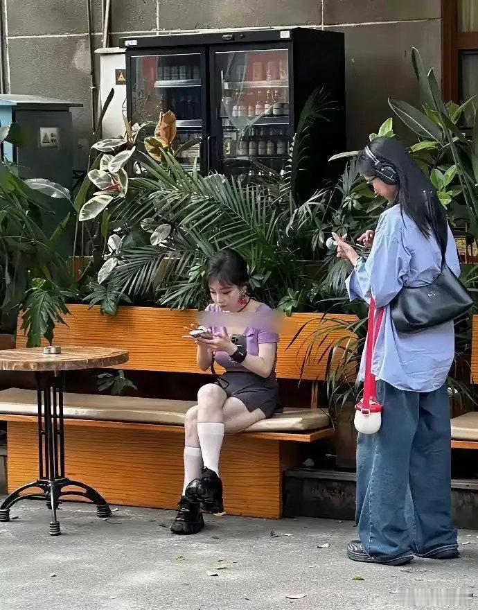 冯提莫坐下来比例更虐了