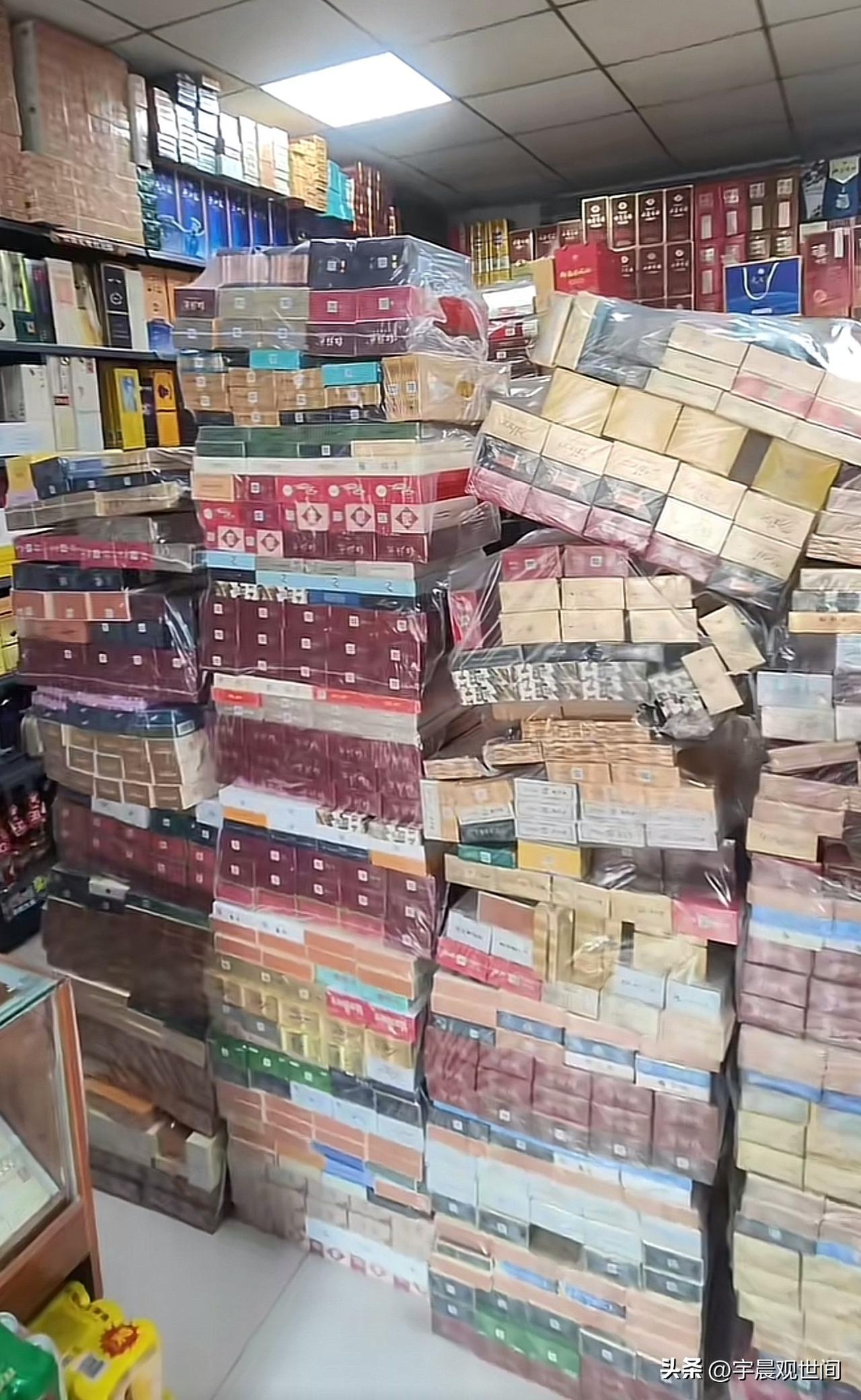 这个商店老板进了这么多烟，
按召现在这个行情，
她得卖到猴年马月才能卖完啊[震惊
