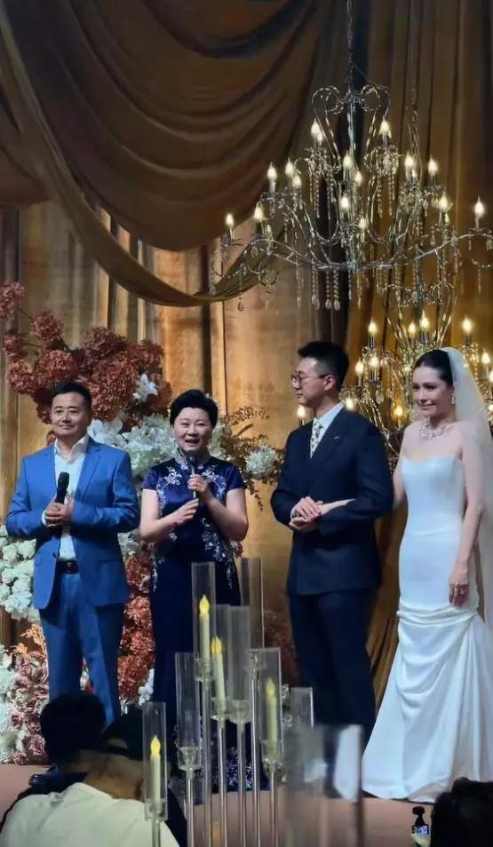 2026年5月30日，赵海燕儿子大婚，本是温馨的喜事，却因网友的无端指责变了味。