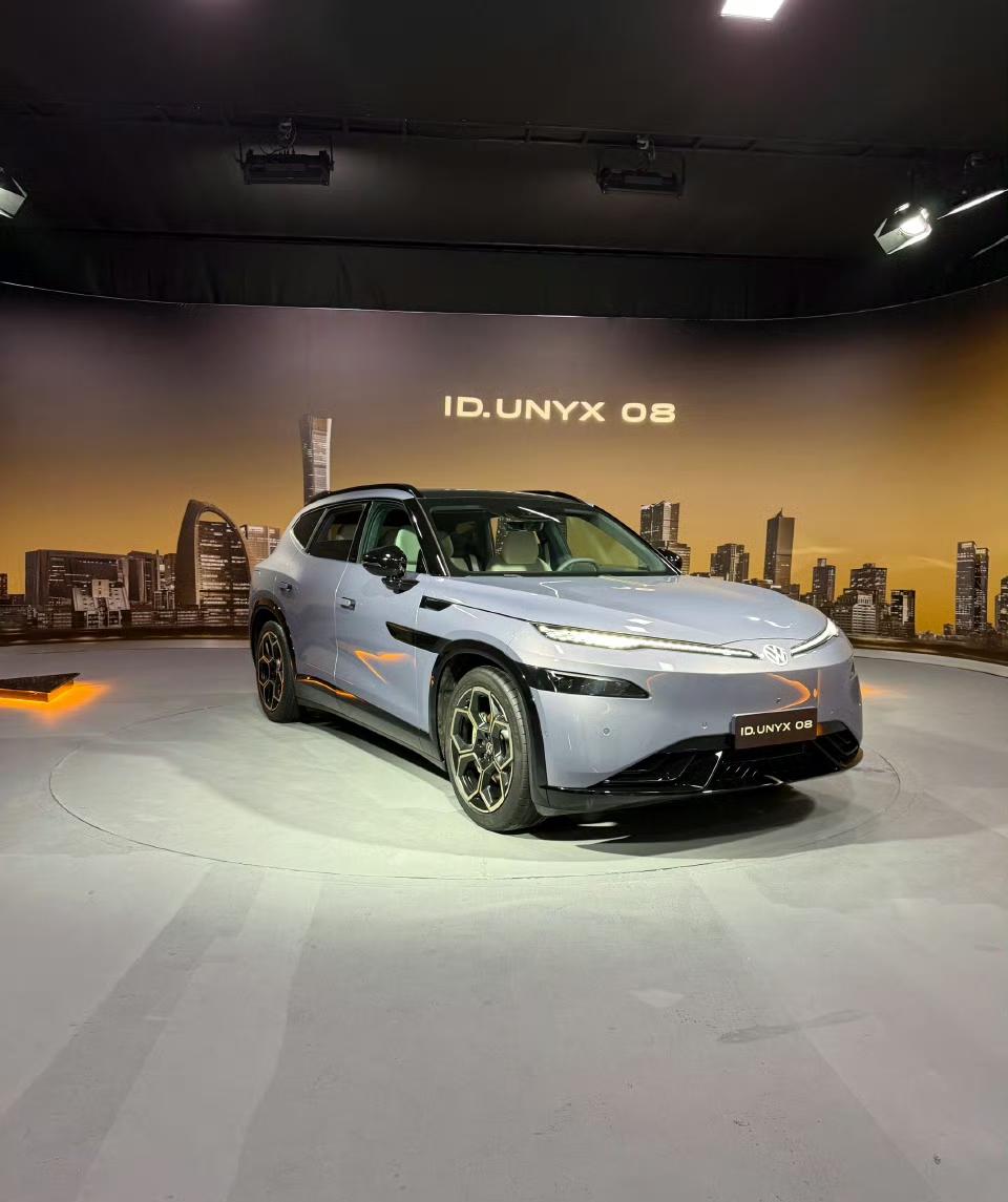 与众08 二排空间/座椅舒适度给个好评。
先同步下车身尺寸：
长宽高5000x1