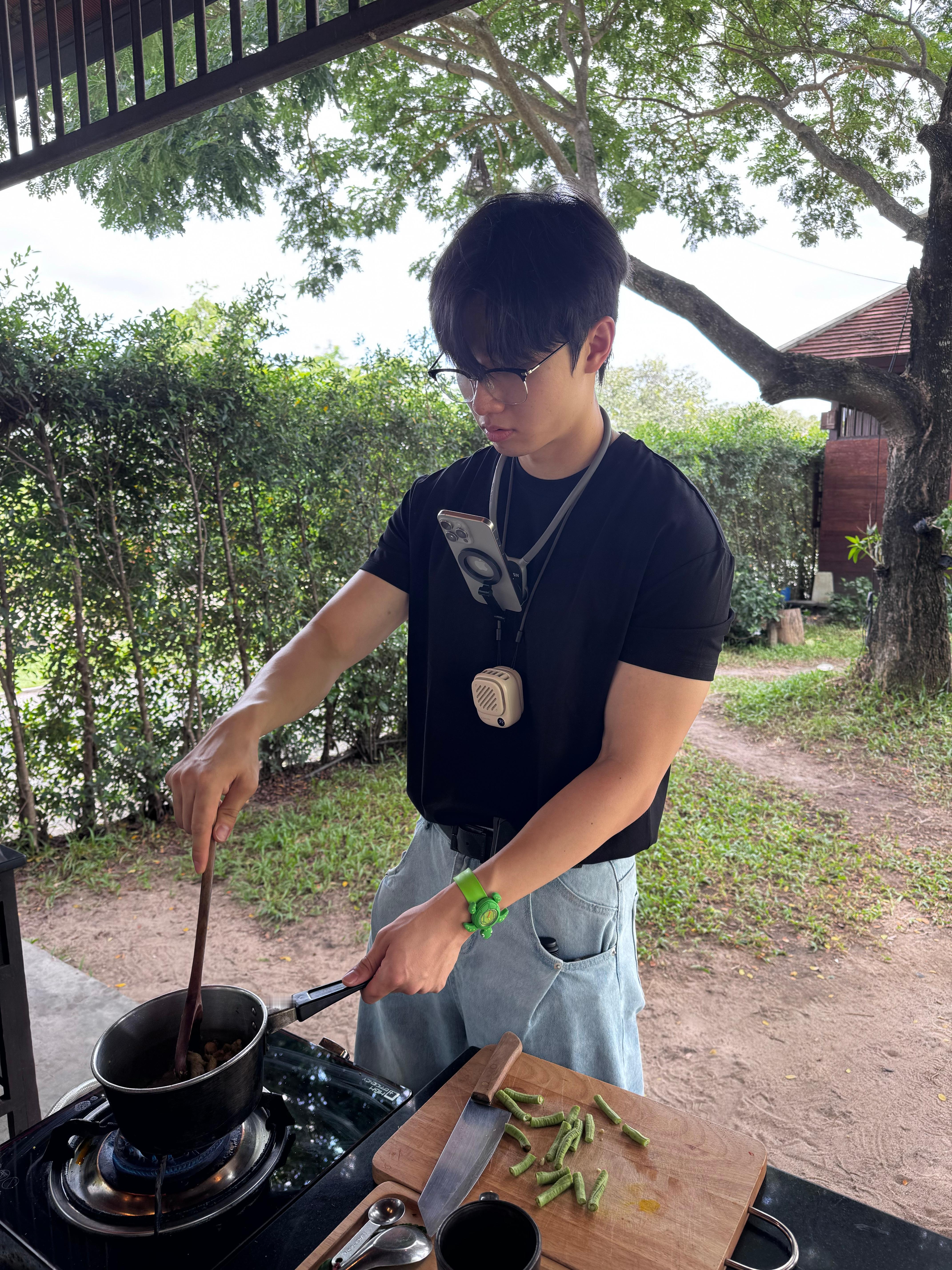 奶奶厨房初打卡！！太太太太太热了。。到后面让黄小帮我代炒 直接摆拍 （不许限！我