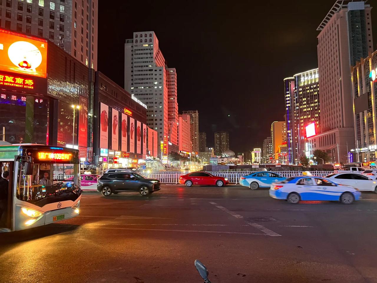 于海青：为何说甘肃兰州是座敢消费的城市？ 在当前的大环境下，看一座城市敢不敢消费