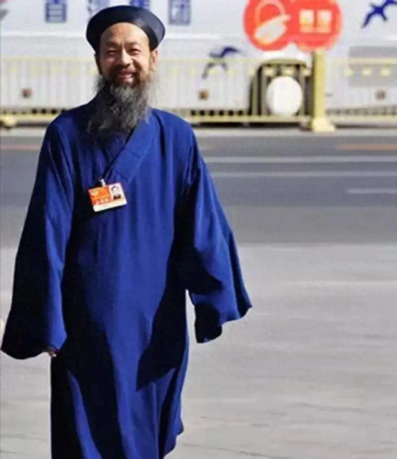 释永信判24年才懂，武当山李光富那身洗白的道袍，比金缕袈裟值钱一万倍！

释永信