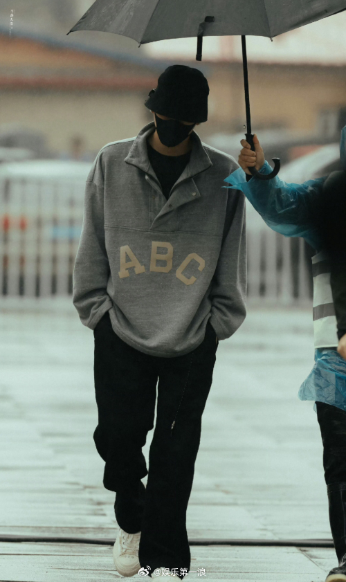 广受好评的老王哥私服穿搭~很多都是男女同款 女孩子也可以借鉴的那种！这溢出屏幕的