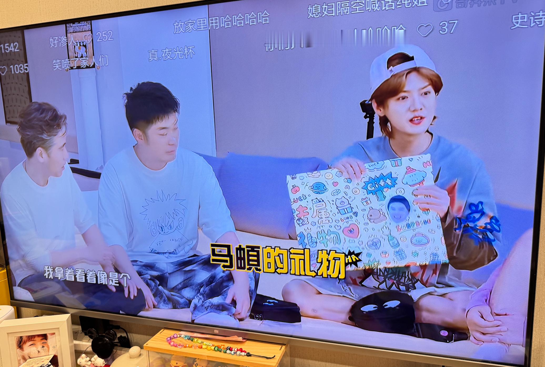可是鹿晗拿着我的画诶～鹿晗