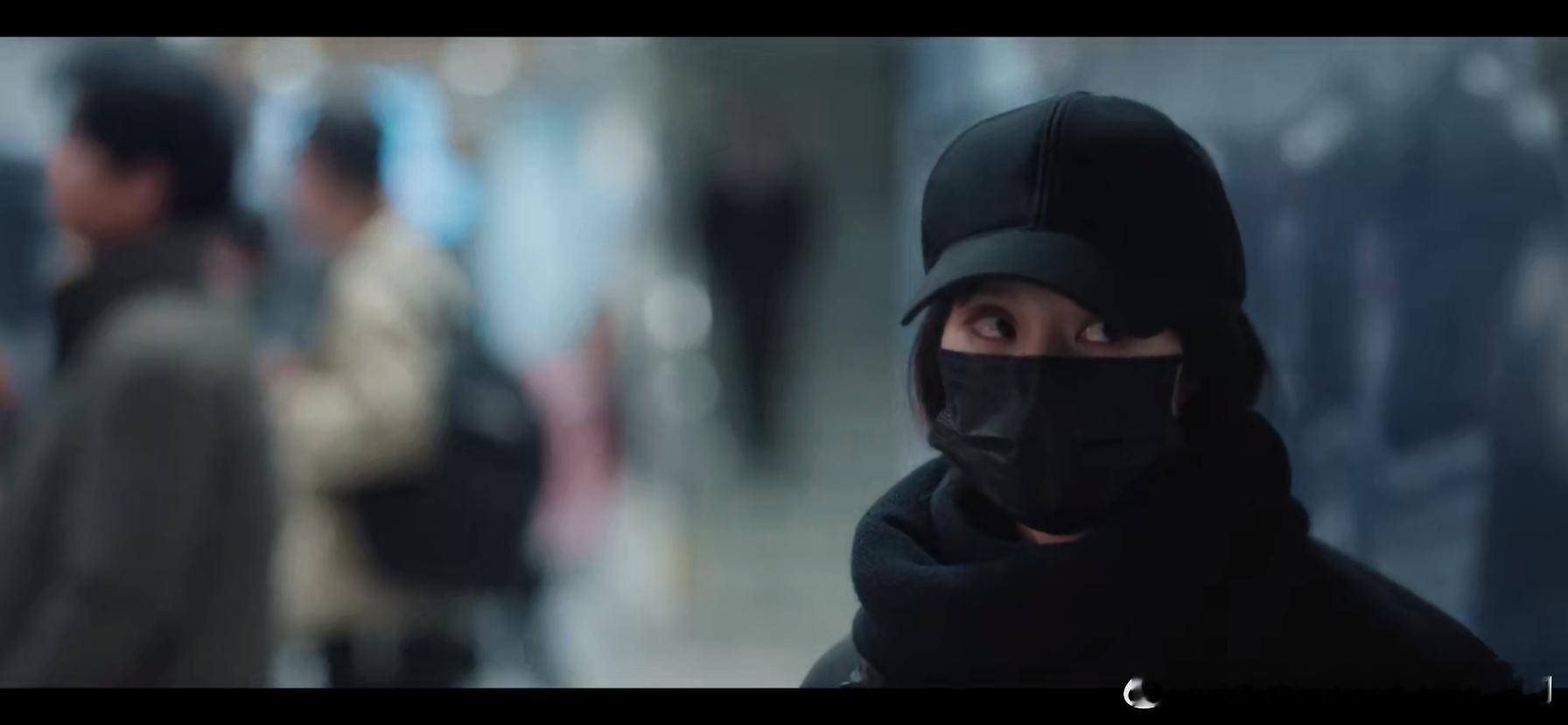 网剧冬至  16集出现的这个女的和18集绑架丁婧的是同一个人吗？怎么感觉跟邓蔓长