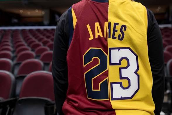 湖人可以说是兵不血刃赢了骑士。如果你是詹姆斯，你自己掂量掂量，把自己从湖人换到骑