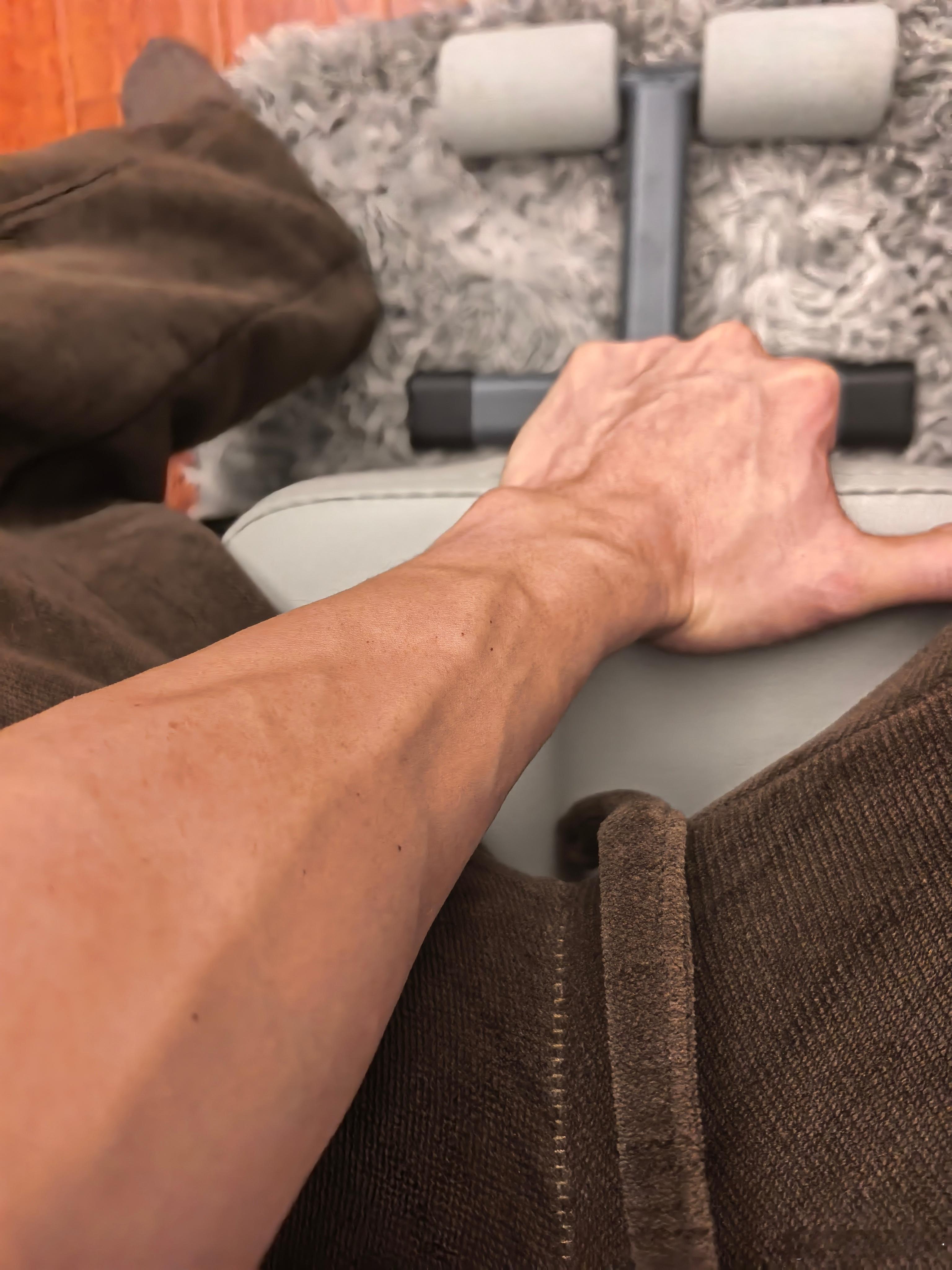 我终于研发出一种新的练胸技巧了！