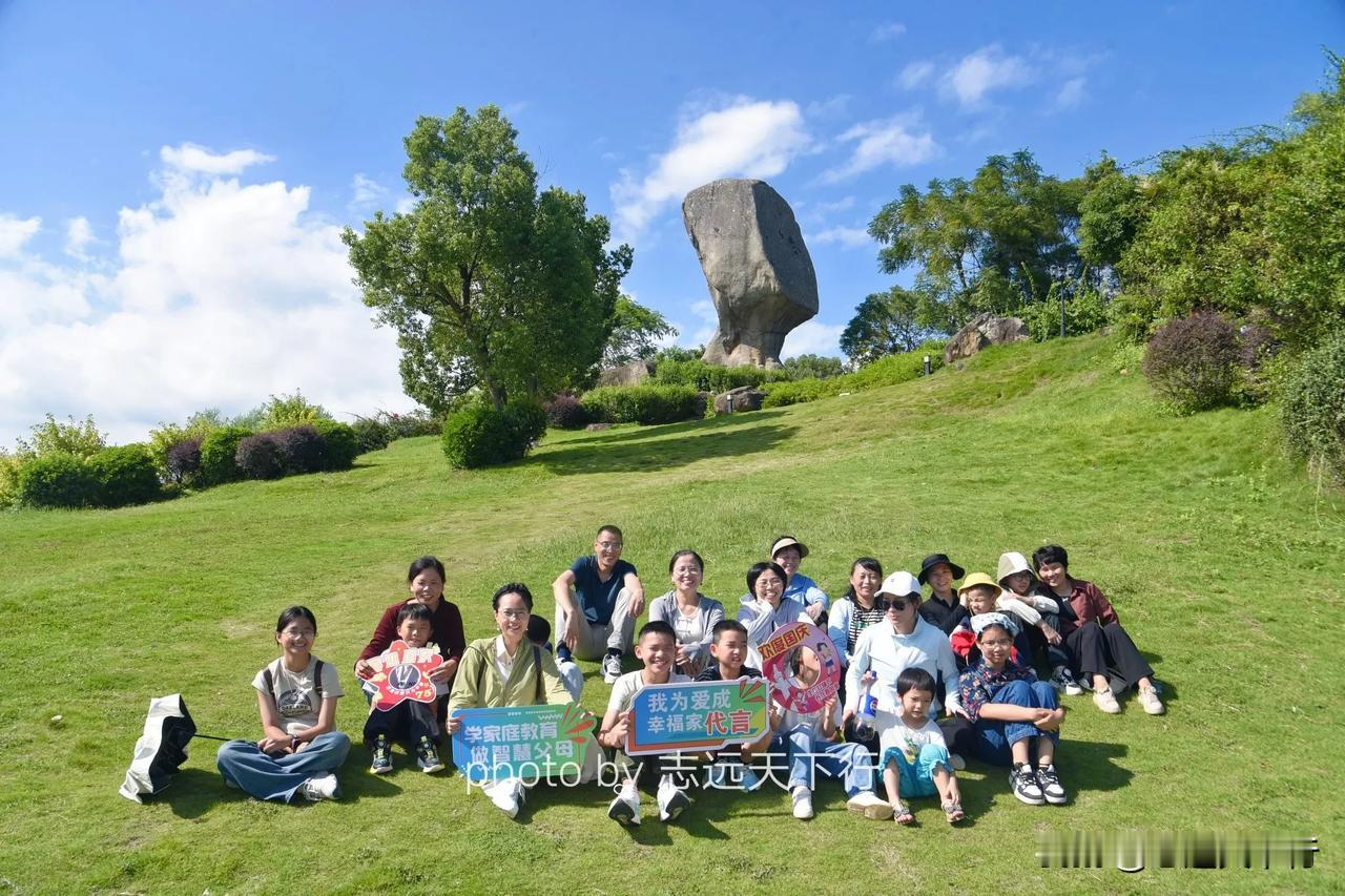 “泉港一日定制旅拍亲子团”
第四站：打卡泉港地标景观--玉笏朝天[灵光一闪]
​