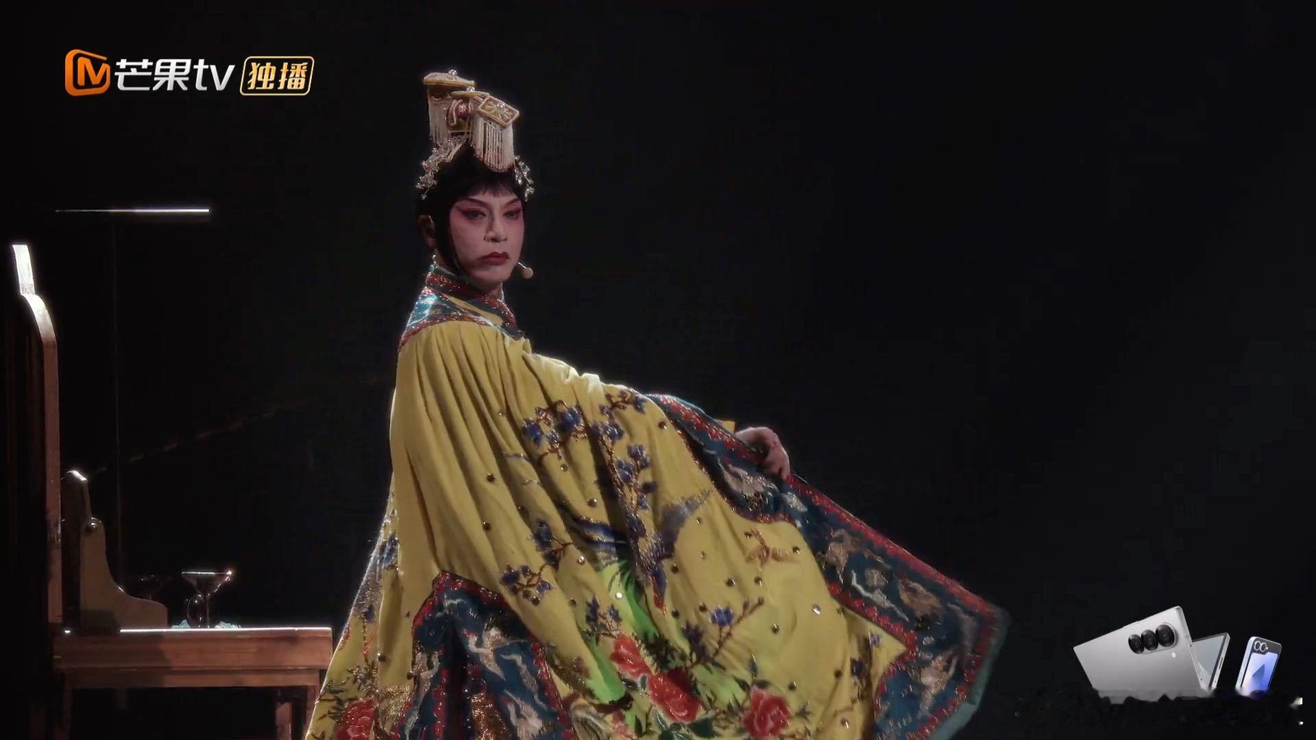 #李克勤擦口红这段#笑吐了请放过老哥哥啊哈哈哈哈哈哈哈🤣不过台下这段挺好笑，上
