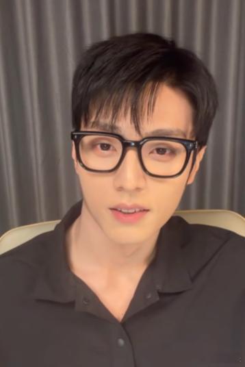 陈靖可错过了粉丝的婚礼陈靖可回应错过粉丝婚礼 陈靖可真的好耿直，直播里认真回应错