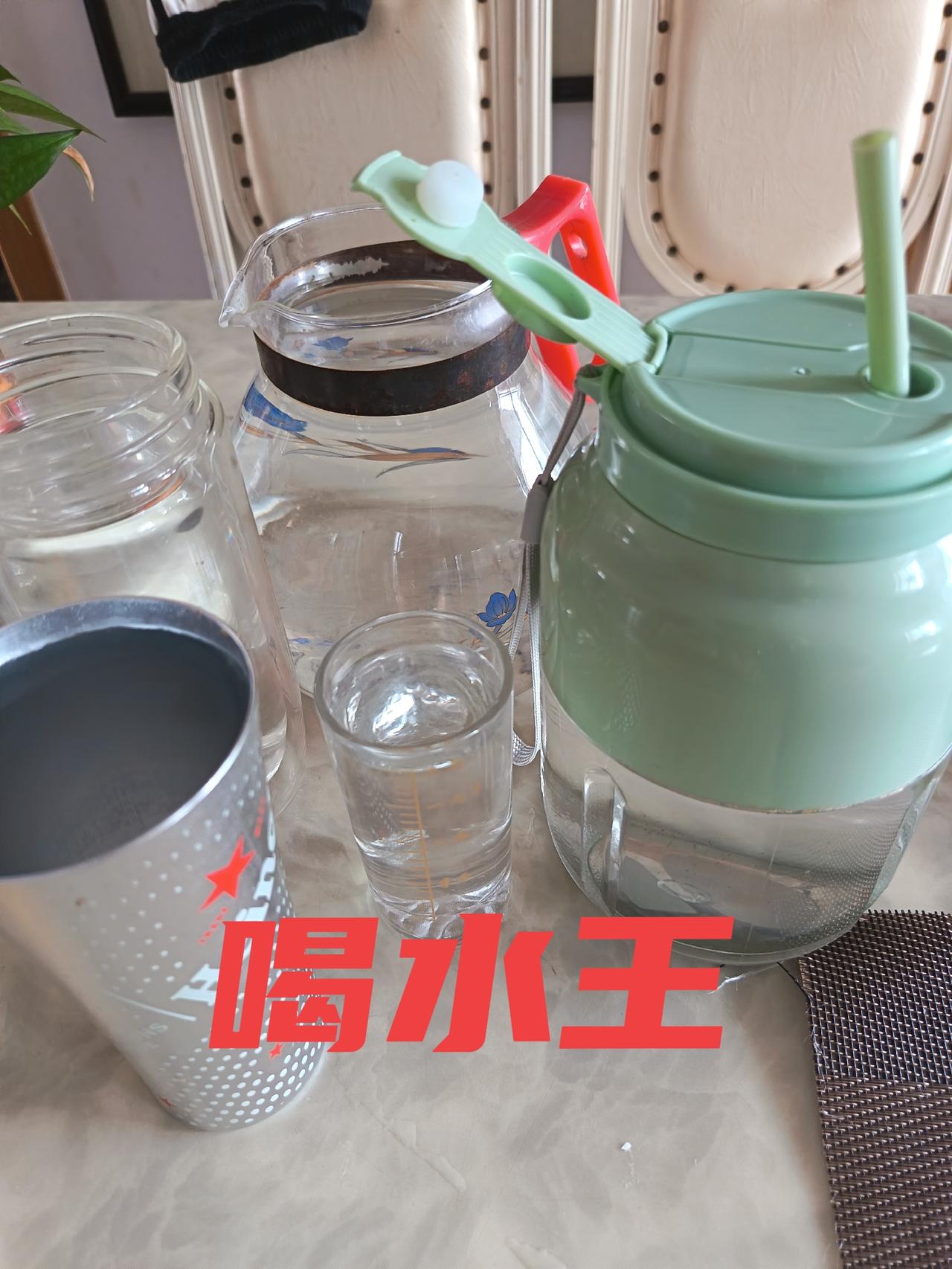 我这个人不抽烟，不喝茶，平时也很少买饮料喝。

喝的最多的就是白开水，每天用茶水