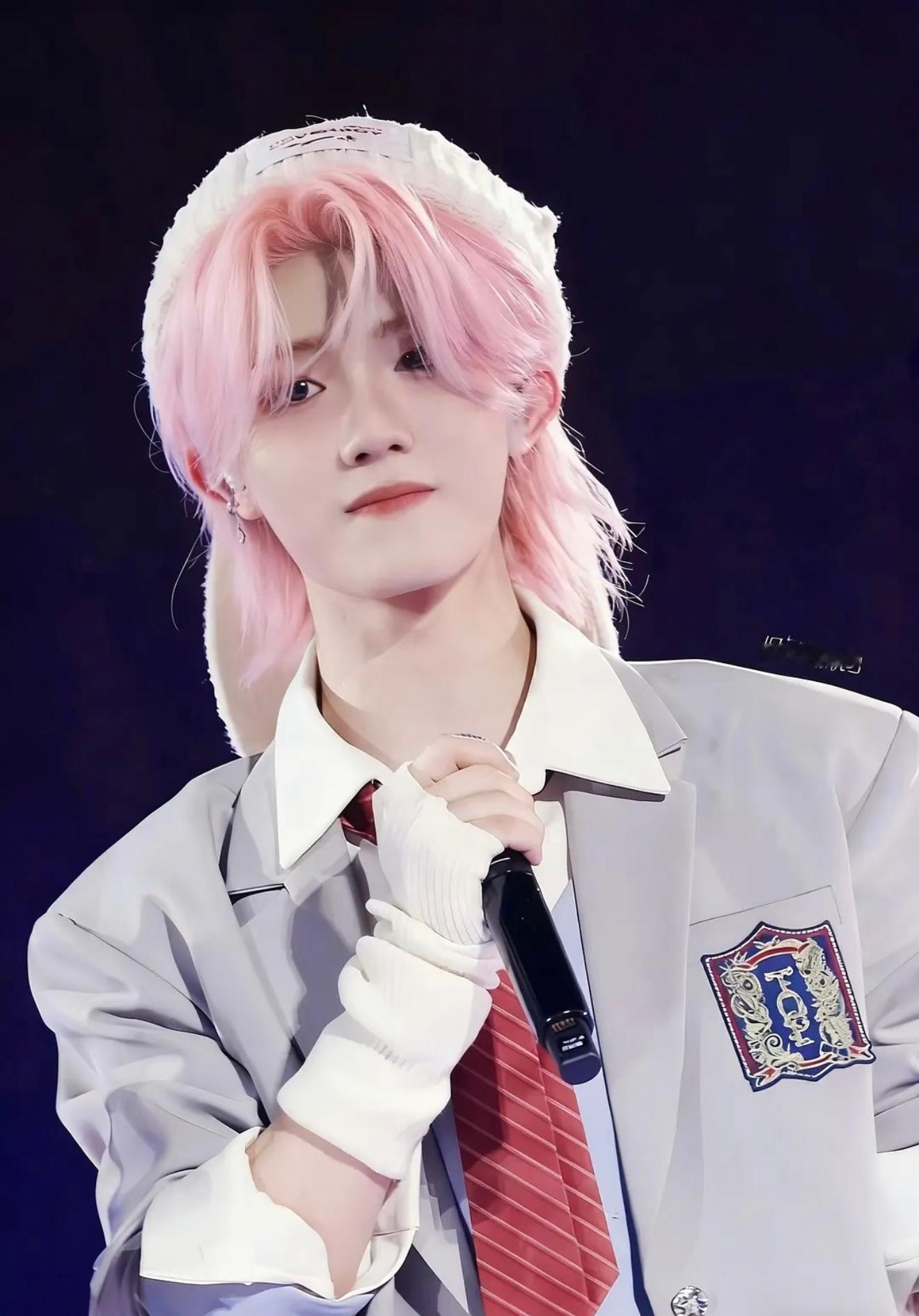 我一直在接这个粉发 