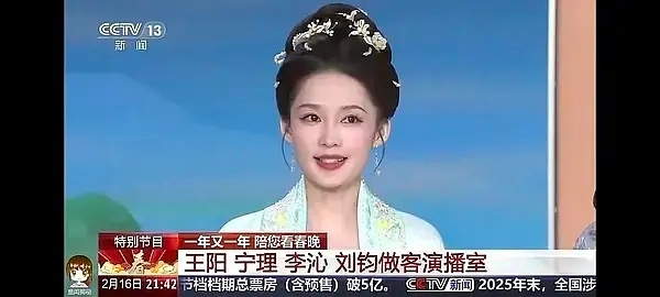 李沁这种纯天然的脸磨皮后反而不如带点纹路的自然美。 