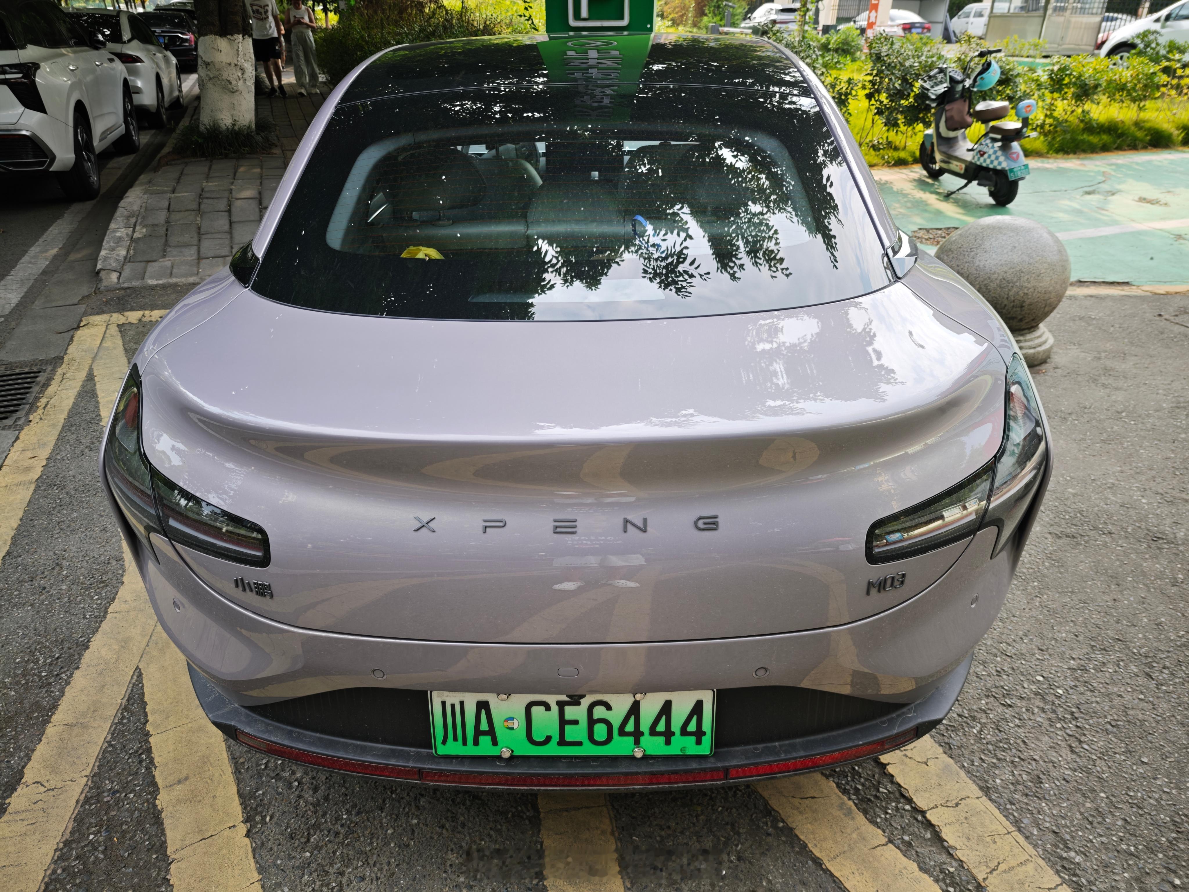 行了兄弟们，选的9444，帅的一比 [酷]小鹏G7首批车主火热提车 ​​​