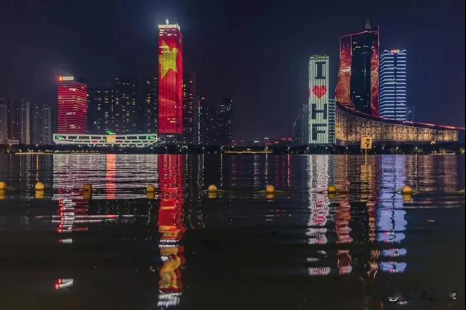 2023年，合肥常住人口985.3万人，较2022年增加21.9万人，增长2.3