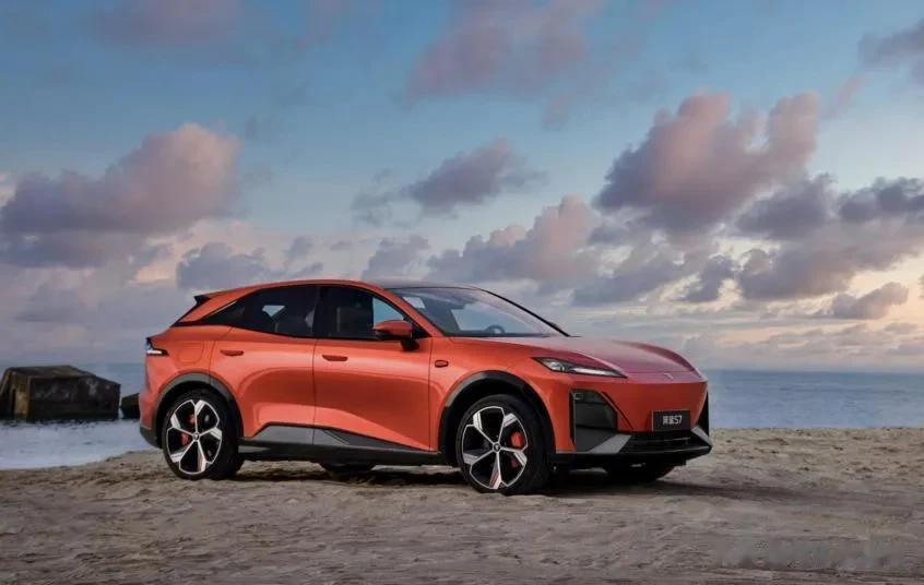 #超级增程S7刷新行业交付记录#
在舒适性和安全性方面，深蓝S7也表现得相当出色