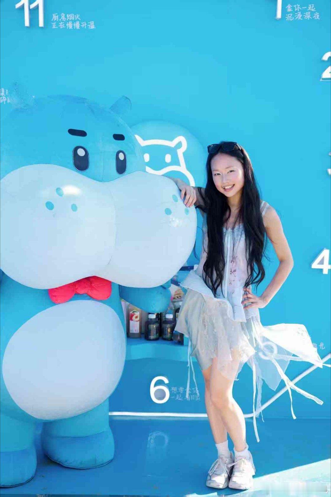 这届老外到了北京超会吃看完Ivoris音乐节舞台，才发现她很爱盒马各类美食。安心