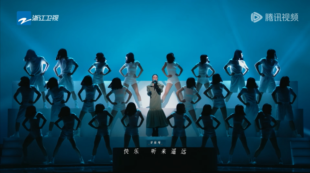 【#单依纯舞台疑似抄袭安室奈美惠#】今日（6月21日），单依纯在浙江卫视《国乐无