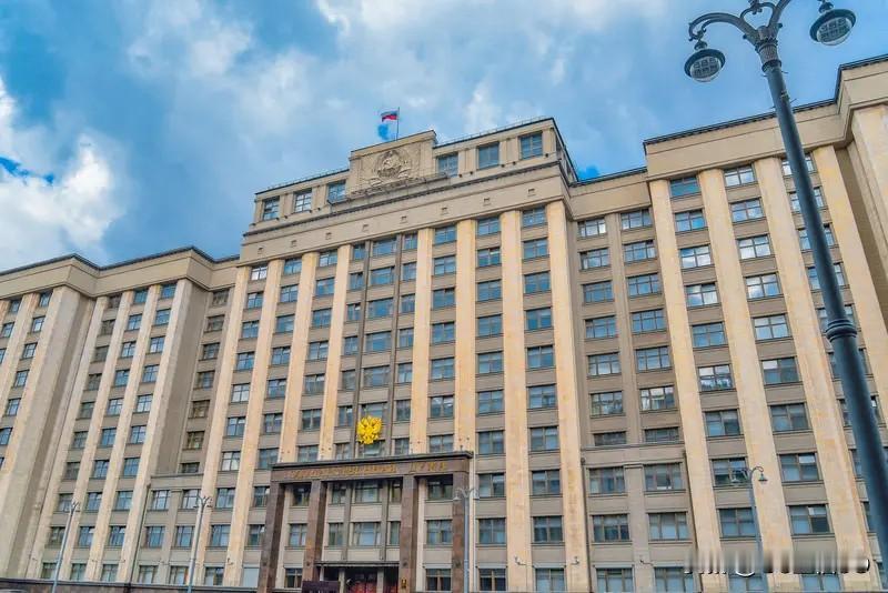 未来五年全球去工业化这事，真的值得好好琢磨。现在人类环境恶化都到生存临界了，改变