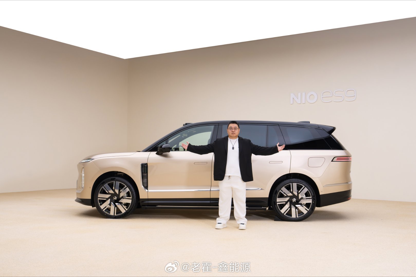 ES9的照片想必大家已经看了不少了，这个气场之强大，可以说是让BBA的旗舰SUV