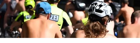 8 月 9 日，数百名裸体男女在德国柏林骑自行车，从柏林墙公园出发，途经国会大厦