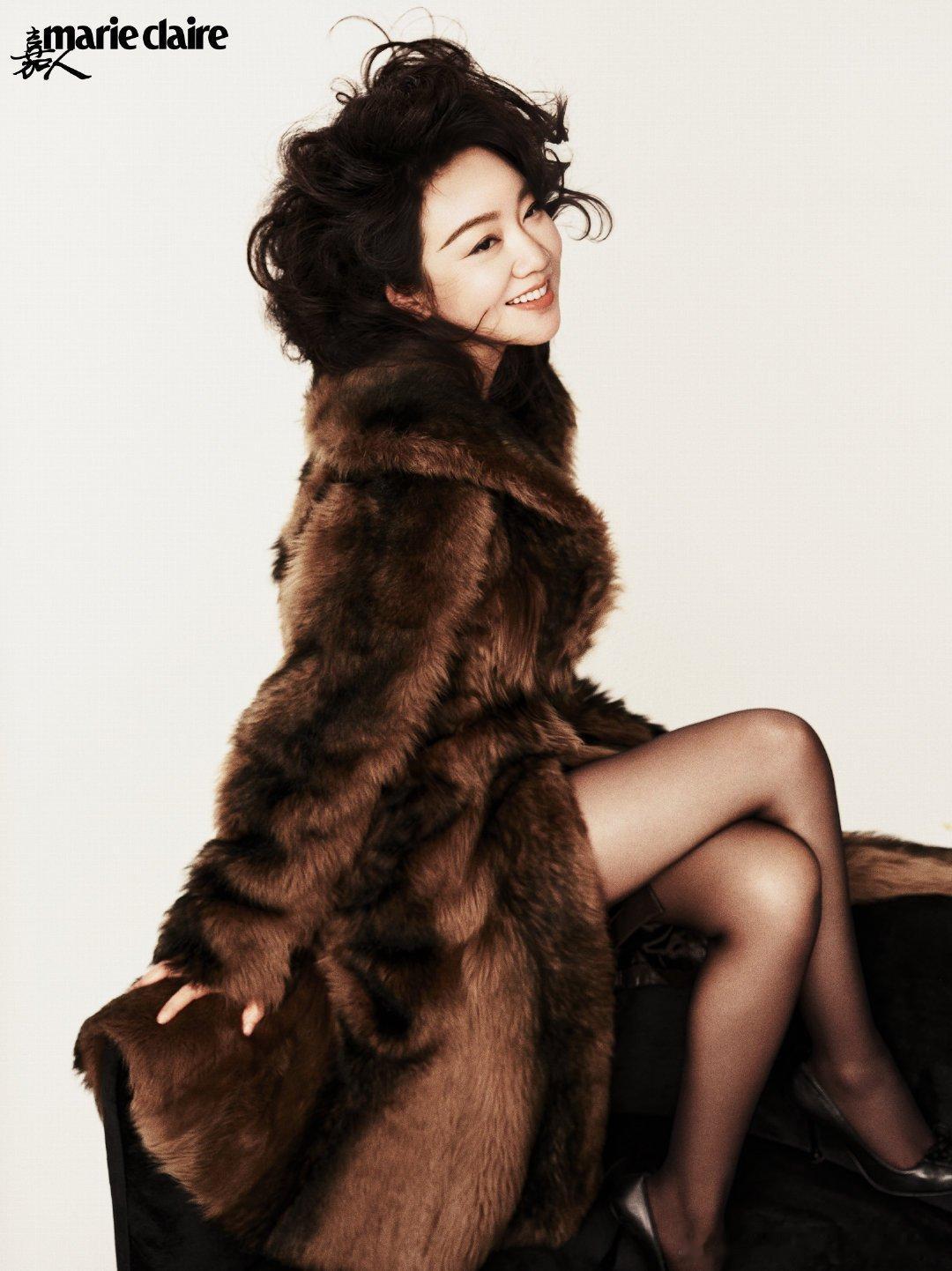 闫妮首登五大刊 闫妮解锁五大刊《嘉人》十一月刊！从佟掌柜到时尚封面，20年锋芒依