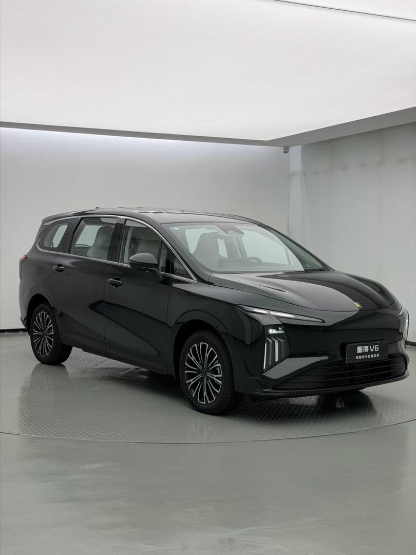 10万级“奥德赛”绿色车标星海V6～纯电六座，华为乾崑智驾 ADS 5 SE，又