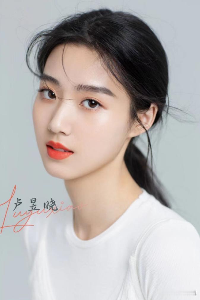 卢昱晓被曝不演刺棠转而去接七星彩的消息，一出来评论区就炸了。
不少观众觉得被放了