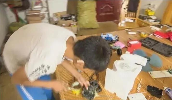 你支持孩子课余时间搞发明吗？别再用分数，毁掉一个未来发明家！
 
一说到孩子课余