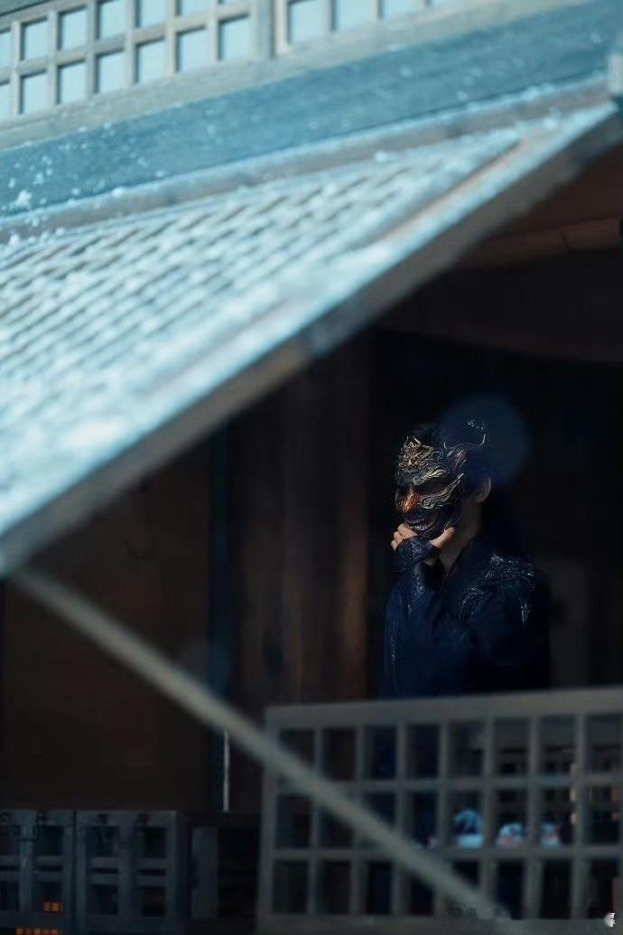 苏暮雨两眼一睁就是打数字递进的追问像剑刃破风，听得人心里发颤。这段剑阵对白设计得