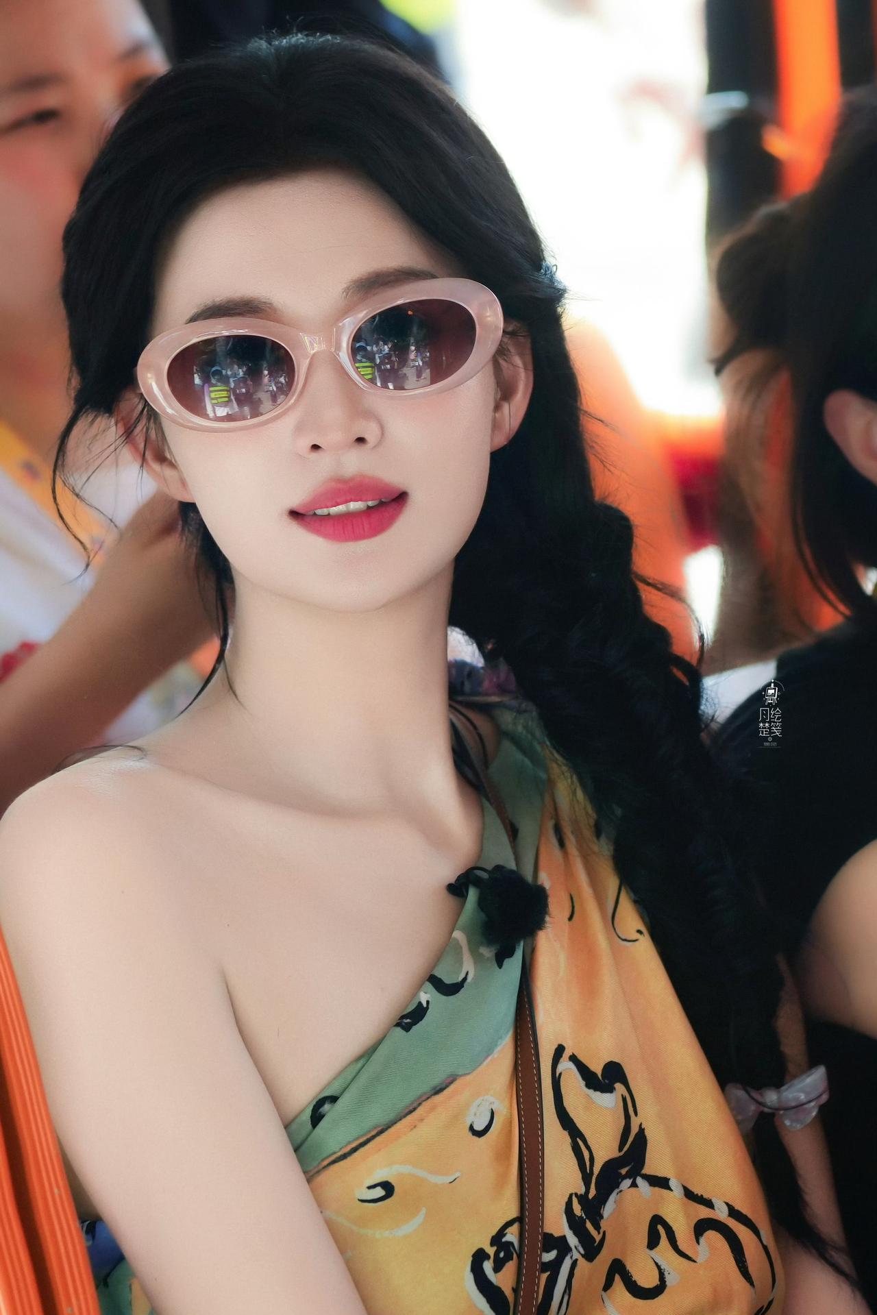 谁能拒绝拥有三套绝美夏日造型的王楚然